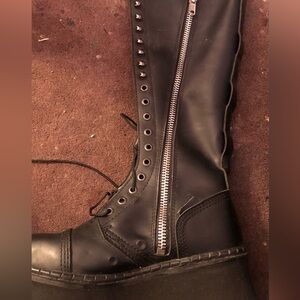 Demonia zip closure 19 eyelets goth/punk/clubkid boots with 3 1/2 inch platform